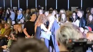 Natasza Urbańska rozchwytywana przez fototreporterów na Warsaw Fashion Weekend.