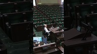 Pracownik Sejmu przegląda wiadomości.  Krasoń mówi o przełomowym projekcie