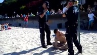 GDYNIA - Naćpany Plażowicz vs Policja ! Tak się bawi Gdynia?