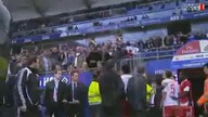 Atak piłkarza na kibica