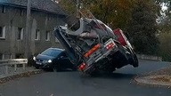 Oszukać przeznaczenie  betoniarka prawie zmiażdżyła samochód
