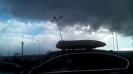 Wrocław: Latarnia spadła na samochód