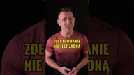 Naśmiewanie się z młodego chłopaka na siłowni