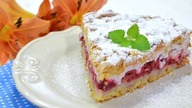 Kruche ciasto z wiśniami i pianką - Jak zrobić - Smakowite Dania
