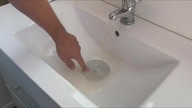 LiveLeak - 00% pure New Zealand... domestic tap water