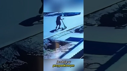  Takiego spotkania nikt się nie spodziewał! Piesza w rowie, hulajnoga jedzie dalej! #wypadek #drog