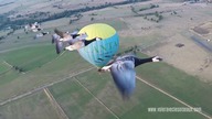 Nietypowe towarzystwo podczas lotu na paralotni