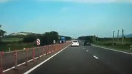 Chciała dać nauczkę innemu kierowcy ale zawadziła o barierę i rozbiła swoje auto