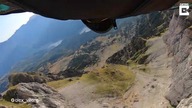 Nieprawdopodobny skok w wingsuicie