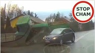 Zajechanie i niemal wywrotka ciągnika rolniczego - kolizja #963 Wasze Filmy