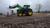 John Deere 6110MC vs 2t