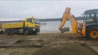 Zakop w błotnistym terenie