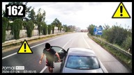 Czeski wieśniak na drodze