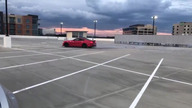 Efektowny drift na parkingu
