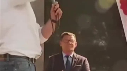 Krzyże znikają ze ścian, a społeczeństwo milczy? Mocne słowa o utracie godności.