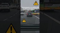 Zmiana pasa ruchu w ostatniej chwili przed autobusem #shorts #rikordwidjo