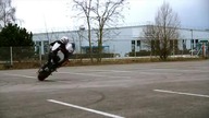 Kobieta na motocyklu