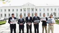 BOSAK OŚMIESZA Ursulę von der Leyen!