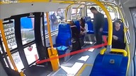 Muzułmanin atakuje w autobusie 21-letnią kobietę za niestosowny ubiór