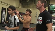 Zawodniczka UFC niszczy 4 chłopaków po kolei