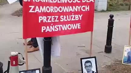 manifestacja pod hasłem stop bezprawiu funkcjonariuszom państwowym.