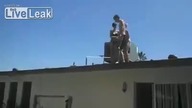Skok do basenu