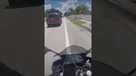 Głupi motocyklista!
