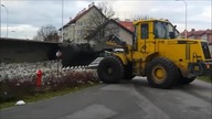 Ciężarówka z 24 tonami kamienia przewróciła się niedaleko stadionu we Wrocławiu