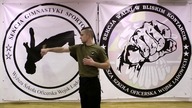 nunchaku freestyle #34 ósemka strzałkowa na zewnątrz z przemachem ( /  / )