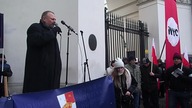 1. 12. 2023 Red.  Rafał Mosakowski na społecznym proteście pod Ministerstwem Zdrowia STOP WHO