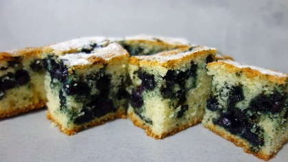 Błyskawiczne ciasto z jagodami