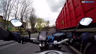 Szeryf drogowy zajechał drogę motocykliście