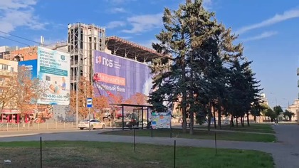 MARIUPOL - 4 i p&oacute;ł roku po zakończeniu ciężkich walk i zdobyciu przez Rosjan. Odbudowa trwa.  Październik 2026.