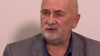 Niepełnosprawny w urzędzie.  Dosłownie odbił się od drzwi mp4 686x432