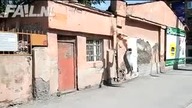 Budynek nie wytrzymał jego ambicji