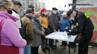 Gorzów Wielkopolski.  W kolejce po darmowe maseczki.