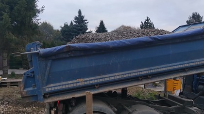 #344 Prace ziemne - wykop zasypany kamieniem i gotowy pod budowę płyty fundamentowej.