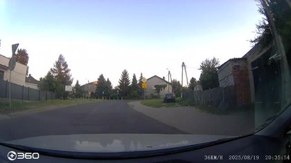 Rowerzystka w pierwszeństwem