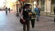 Niesamowity uliczny grajek