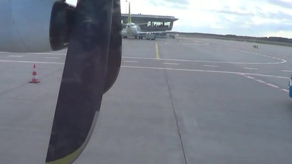 22 09 18 Bombardier DHC 8 Q 402NG SP EQG Riga Warszawa LOT