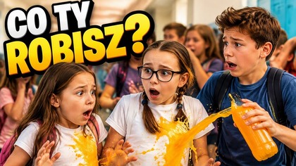 JAKIŚ CHŁOPAK WYLAŁ NA NAS PICIE NA PRZERWIE  Zrobiłam dobry uczynek w szkole  Daily Vlog 7. 09