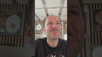 Cześć tu Sławomir. Ale było wzruszenie. Ciekawe czy jutro poczujecie to co ja?
PREMIERA 1 sierpnia 17:00 Lecimy po MILION SUBÓW, 
Dodaj mi skrzydeł SUBSKRYBUJ SŁAWOMIRA https://bit.ly/SlawomirYouTube
 NOWA PŁYTA https://czucpiniadz.pl/produkt/cudowronek-preorder/

Mamy dla was ogromną niespodziankę. Wszyscy użytkownicy You Tubę PREMIUM będą się mogli z nami spotkać live, tuż po premierze klipu o 17:00. Odpowiemy na wasze pytania, zdradzimy nasze muzyczne plany i oczywiście obdarzymy dużą dawką naszej dobrej energii. Wbijajcie na You Tube premium, oglądajcie materiały bez reklam i dołączenie do naszego AFTER PARTY ze Sławomirem https://youtube.com/live/HwXAZqvUSF4

#CześćTuSławomir #rockpolo  #music #love  #pamietamy44
 #what #Kajra #eye #see #1sierpnia #warszawa #syrenka 
 #Premiera #NowaPłyta #syrenka #pierwszy #sierpnia #mojawarszawa #Premiera #Nowość2025