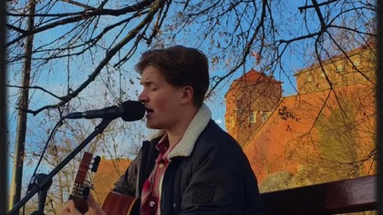 Moja ulubiona piosenka tego zespołu i właściwie reszta mi nie podchodzi bo tam już śpiewa inna osoba