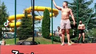 Wsad na koszu przy basenie #shorts