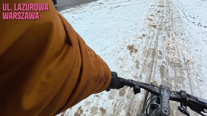 Pół na pół (1080p 60fps AV1-48kbit AAC-polski)