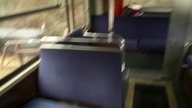 Kupił stary autobus i zamienił go w dom na kółkach