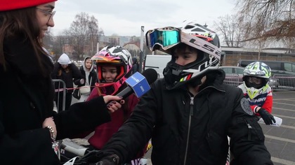 Widowiskowy pokaz Akademii PitBike przed Galerią Galena