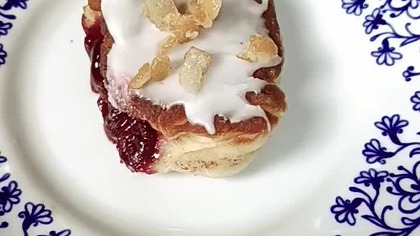 Pączek (pieróg) Staropolski przez Starostę własnymi ręcyma na Tłusty Czwartek uczyniony z przepisem