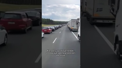 Korytarz życia ratuje sekundy!  #korytarzzycia #emergencycorridor #S3 #straż #shorts