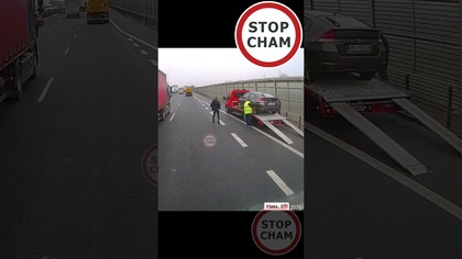 Zeskoczył z lawety wprost pod ciężarówkę #stopcham #warszawa #laweta